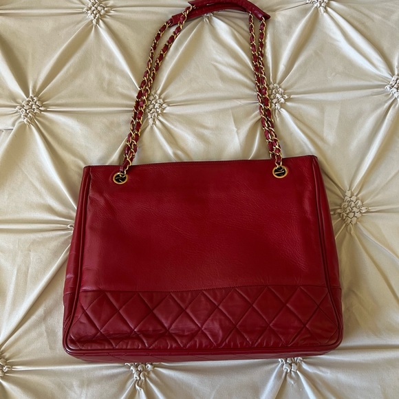 Chanel shoulder bag with free gift fashion bag charm and tumbler - Picture 2 of 8